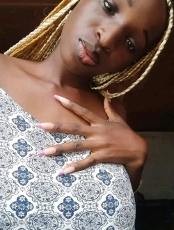 Loveline's profile, a single 26-year-old a woman in Douala