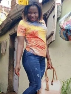 Fleur's profile, a single 32-year-old a woman in Yaoundé