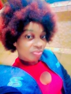 Divine's profile, a single 19-year-old a woman in Yaoundé