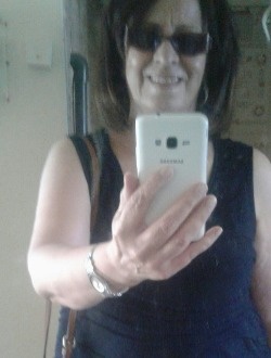 Nora's profile, a single 55-year-old a woman in Laval