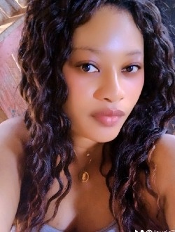 Laura's profile, a single 30-year-old a woman in Petit Abidjan-Youkou