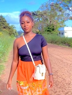 Lesly's profile, a single 18-year-old a woman in Yaoundé