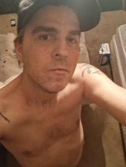 Derek's profile, a single 45-year-old a man in Detroit Beach