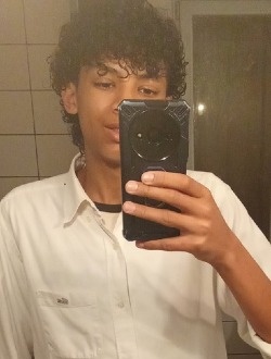 Camron's profile, a single 18-year-old a man in Tarbes