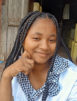 Aina's profile, a single 21-year-old a woman in Nosy Varika