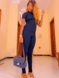 Khady's profile, a single 35-year-old a woman in Dakar-Marine