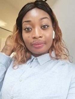 Maelyne's profile, a single 32-year-old a woman in Cocody