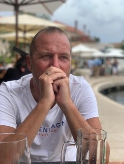 Perfil de Eduard, un hombre soltero(a) de 56 años en Torremolinos