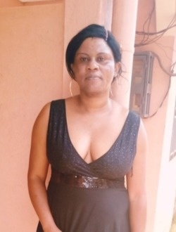 Clara's profile, a single 44-year-old a woman in Abom