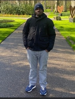 Ezra's profile, a single 36-year-old a man in Amsterdam