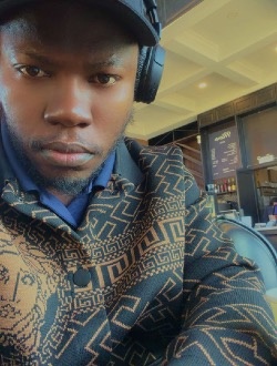 Landry's profile, a single 33-year-old a man in Ottawa