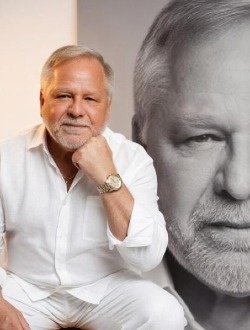 Raymond's profile, a single 68-year-old a man in Montréal