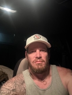 Dom's profile, a single 35-year-old a man in Kealakekua