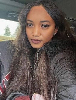 Kimberrt's profile, a single 32-year-old a woman in Milwaukee