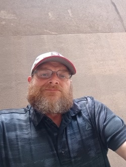 Tim's profile, a single 45-year-old a man in Bloomington