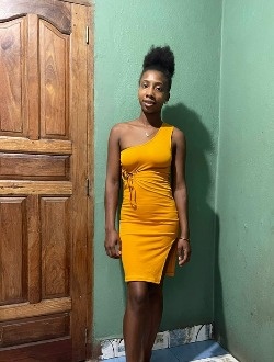 Tholie's profile, a single 21-year-old a woman in Toamasina