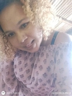 Andrea's profile, a single 38-year-old a woman in 1ER Arrondissement