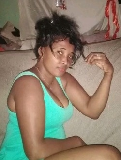 Clarisse's profile, a single 34-year-old a woman in 1ER Arrondissement