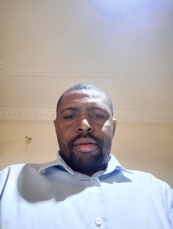 Smed's profile, a single 43-year-old a man in Dakar-Marine