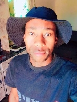 Detox's profile, a single 33-year-old a man in Balfour North
