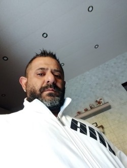 Ty's profile, a single 40-year-old a man in Kfour