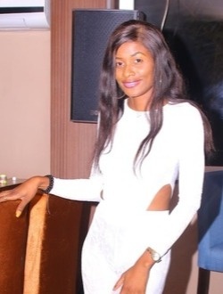 Line's profile, a single 18-year-old a woman in Paris