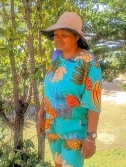 Laurence's profile, a single 18-year-old a woman in Antananarivo