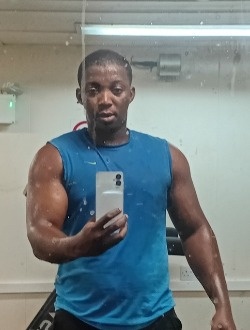 Dan's profile, a single 35-year-old a man in Port-Gentil