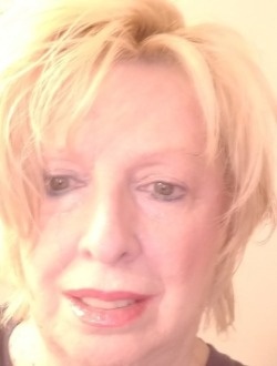 Nicole's profile, a single 75-year-old a woman in Laval