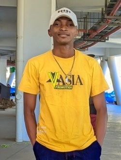 Alex Fernando's profile, a single 24-year-old a man in 67 Ha