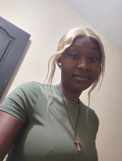 Nadia's profile, a single 32-year-old a woman in Abidjan