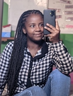 Niaina's profile, a single 21-year-old a woman in Antananarivokely