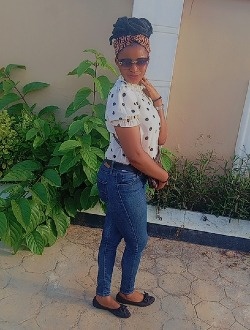 Claire's profile, a single 33-year-old a woman in Aban