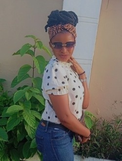 Claire's profile, a single 33-year-old a woman in Aban