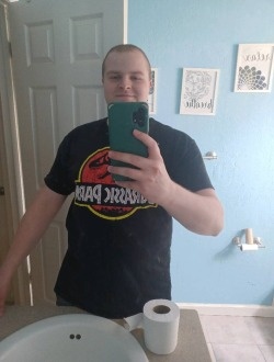Lawrence's profile, a single 27-year-old a man in Spring Hill