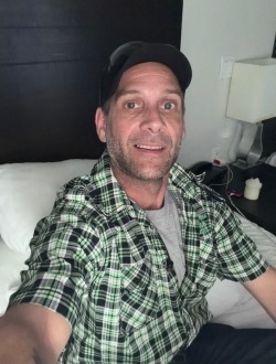 Mart's profile, a single 45-year-old a man in Sherbrooke