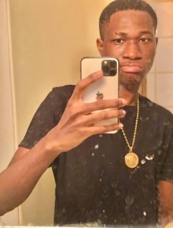 Pain Chaud's profile, a single 30-year-old a man in Paris Léona