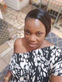 Louise's profile, a single 47-year-old a woman in Douala