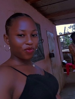 Manuella's profile, a single 24-year-old a woman in Yaoundé