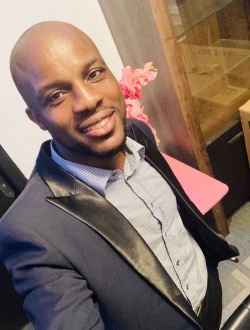 Selom's profile, a single 36-year-old a man in Lomé