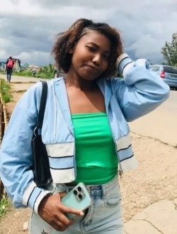 Raïda's profile, a single 20-year-old a woman in Alarobia-Antanamalaza