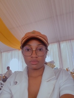 Calixte Carolle Leslie's profile, a single 19-year-old a woman in Yaoundé