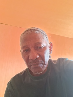 Tiro's profile, a single 71-year-old a man in Varzy
