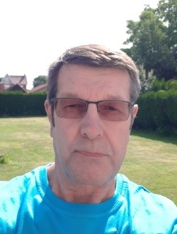 Lucas's profile, a single 52-year-old a man in La Rochelle