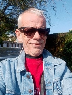 Phil's profile, a single 51-year-old a man in Lille