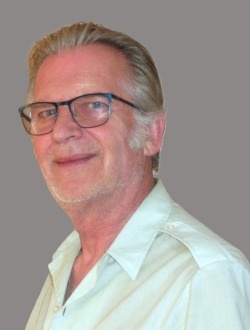 Robert's profile, a single 68-year-old a man in Paris