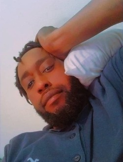 Momzii's profile, a single 46-year-old a man in Abattoirs