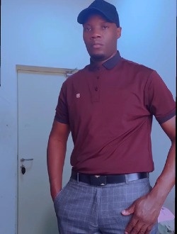 Justine's profile, a single 33-year-old a man in Umm Salal Muhammed