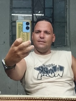 Alian's profile, a single 33-year-old a man in La Habana