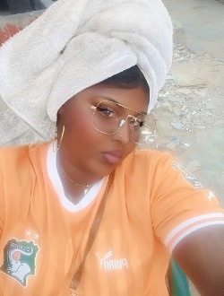 Estelle's profile, a single 29-year-old a woman in Paris